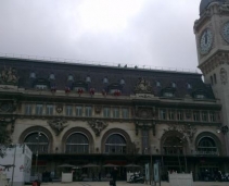 Incredible decor you would'nt believe to find in a railway station