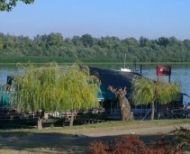 Amaaaazing Terrasse on the Slava River