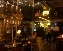 A great restaurant/bar with 7/7 live band