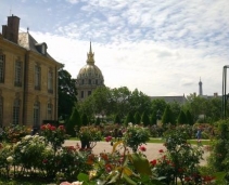 Enjoy the beauties of Paris walking