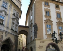 Walking tour: East of Charles Bridge and the old town square