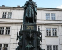 Walking tour: East of Charles Bridge and the old town square