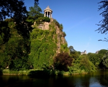 Walk in the Parc des Buttes Chaumont