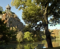 Walk in the Parc des Buttes Chaumont