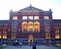 (V&A) 