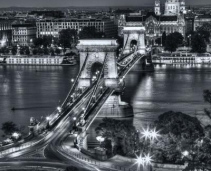 Live the romance of walking over the Danube