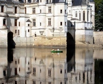 A unique Bridge-Palace on the Cher River