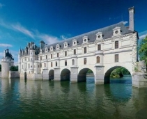 A unique Bridge-Palace on the Cher River